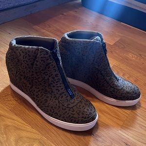 Wedge zip up cheetah print coconuts by Matisse size 11. Never worn!